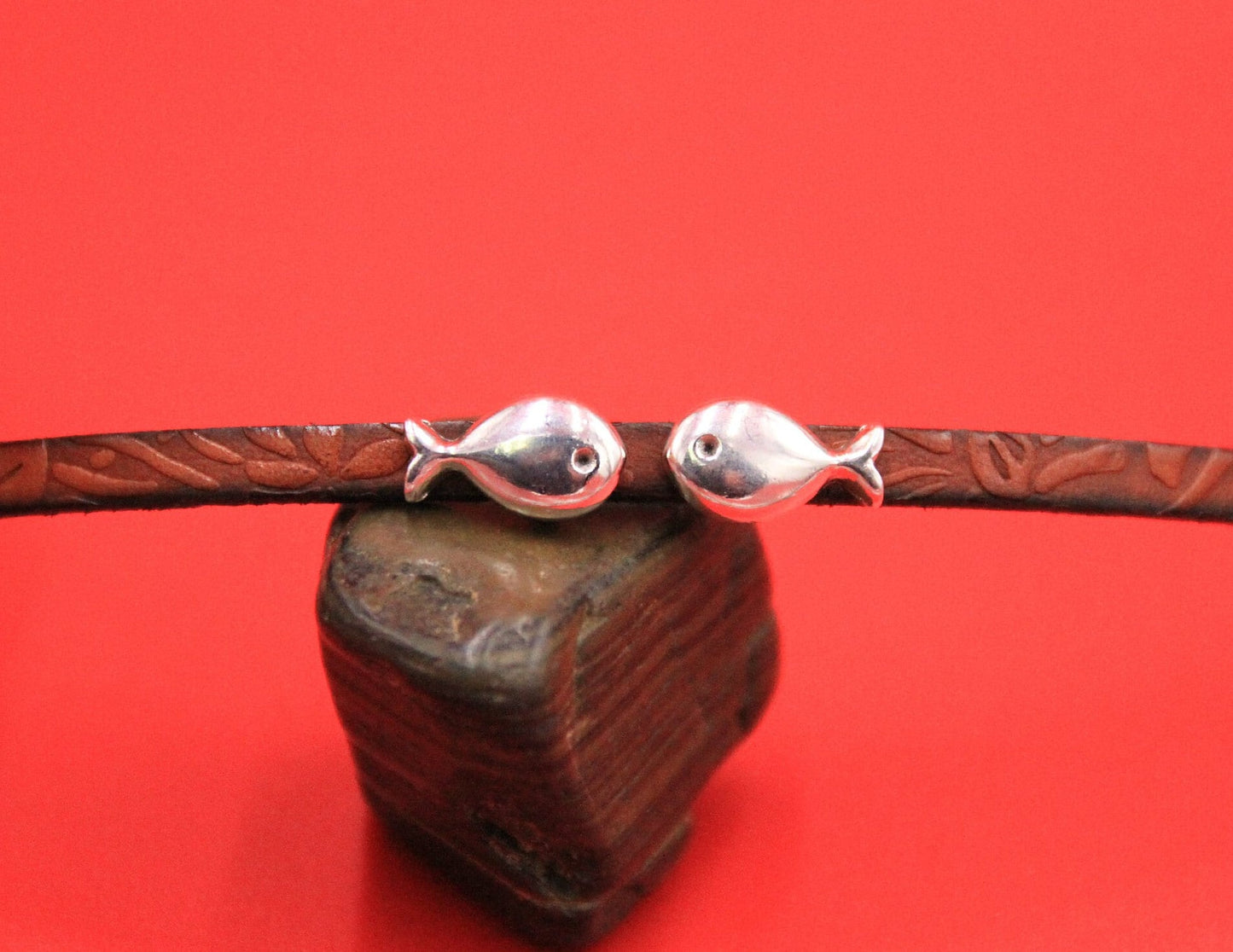 FS0601>>MADE in EUROPE 4 tiny fish sliders, 5mm flat cord slider, flat cord zamak fish sliders, 5mm whale sliders Qty4
