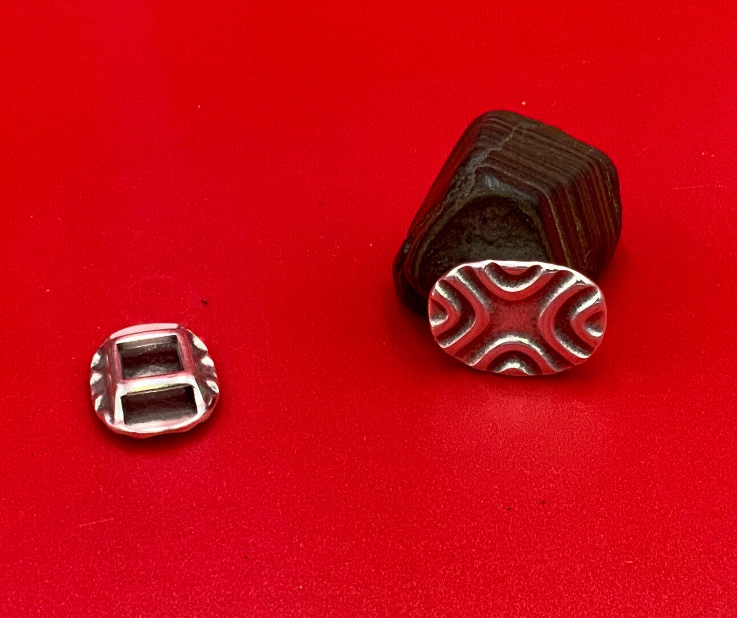FS0613>>MADE in EUROPE Zamak oval embossed sliders, 10mm flat cord slider, 10mm leather cord slider, zamak sliders