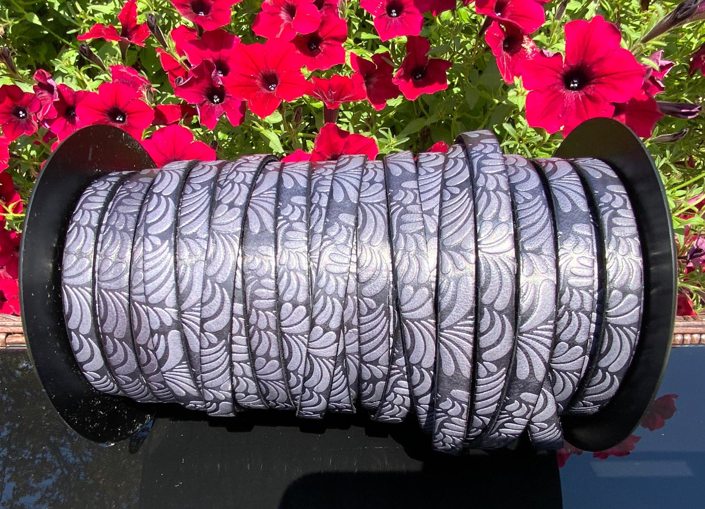 MADE in EUROPE 24'' flat 10mm engraved leather cord, 10mm flat leather cord, 10mm embossed leather cord (AR150/10/32)