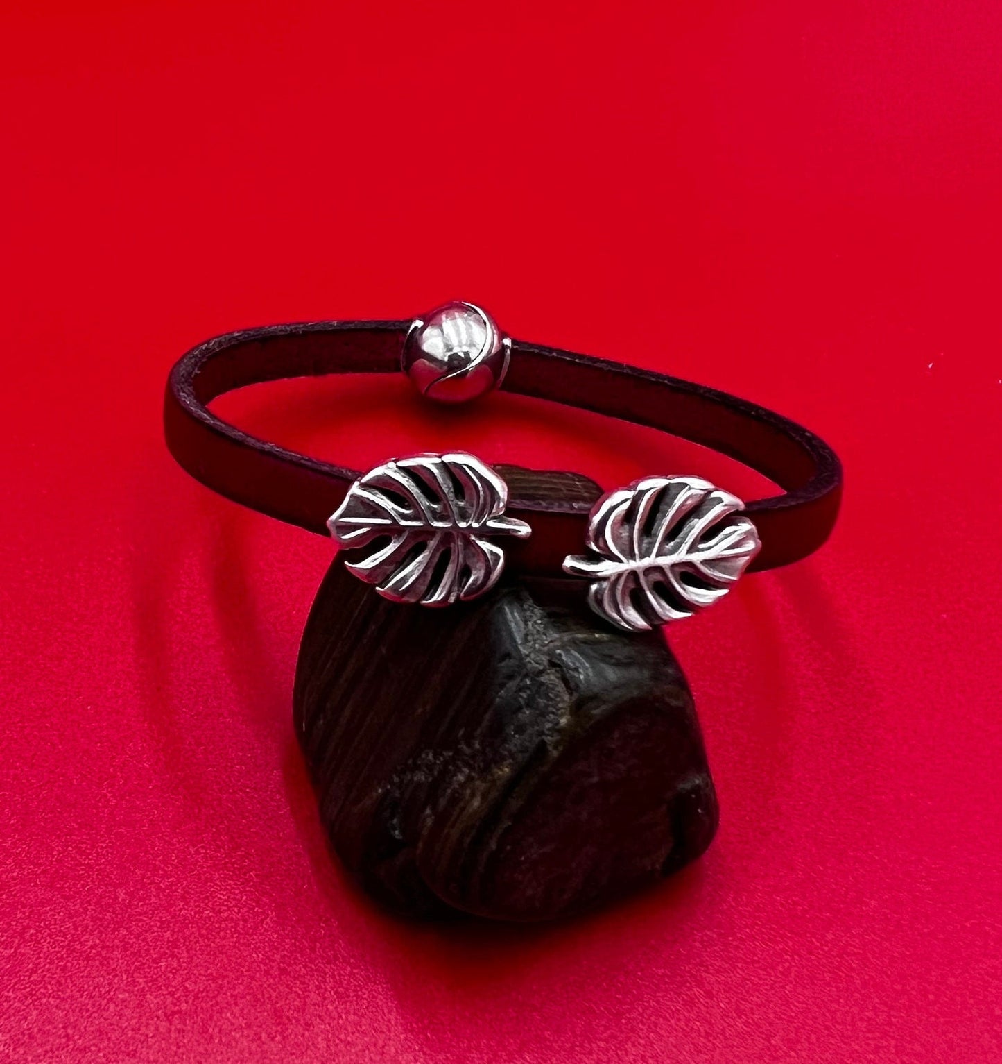FS0617>> MADE in EUROPE 4 zamak monstera leaf sliders, 5mm cord zamak slider, flat 5mm cord slider, leaf slider, Qty4