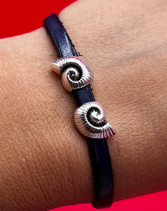 FS0630>>MADE in EUROPE 4 zamak seashell sliders, 5mm flat cord zamak tiny seashell sliders, zamak slider for 5mm cord Qty4