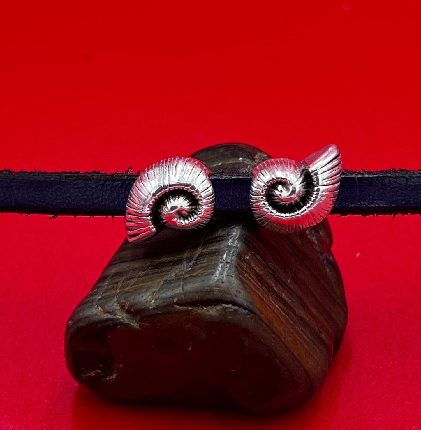 FS0630>>MADE in EUROPE 4 zamak seashell sliders, 5mm flat cord zamak tiny seashell sliders, zamak slider for 5mm cord Qty4