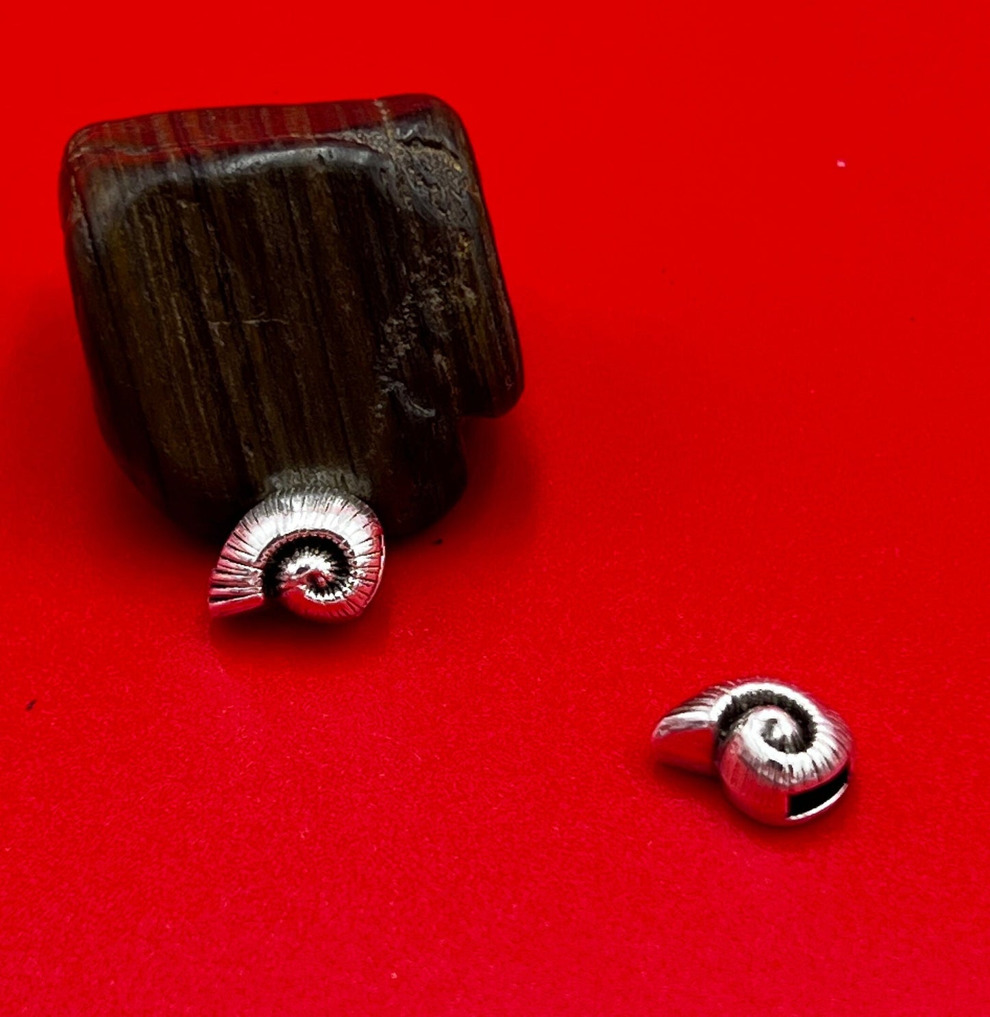 FS0630>>MADE in EUROPE 4 zamak seashell sliders, 5mm flat cord zamak tiny seashell sliders, zamak slider for 5mm cord Qty4