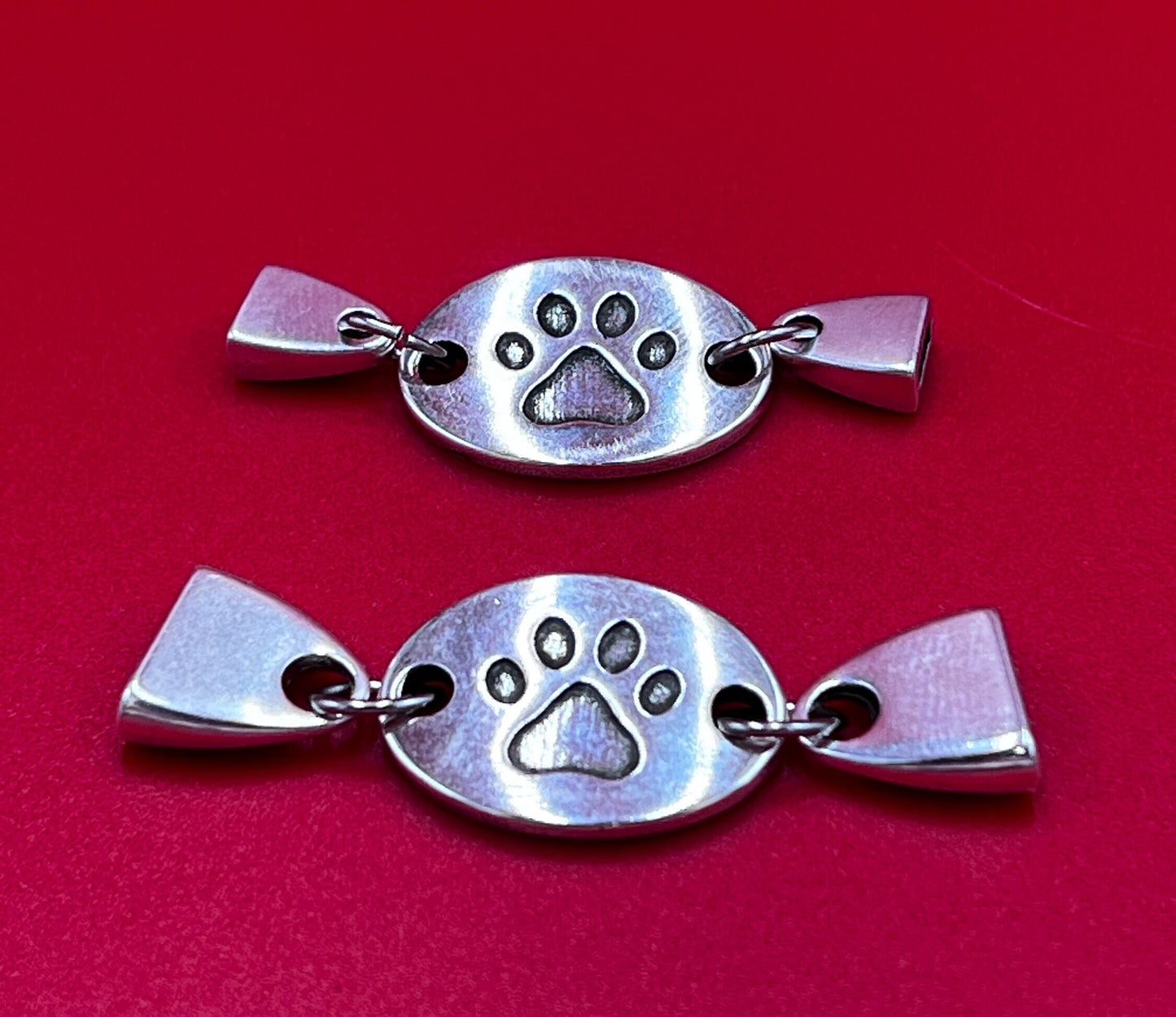 C0172>>MADE in EUROPE Zamak paw print embossed connector, 10mm or 5mm cord connector, flat Qty 1