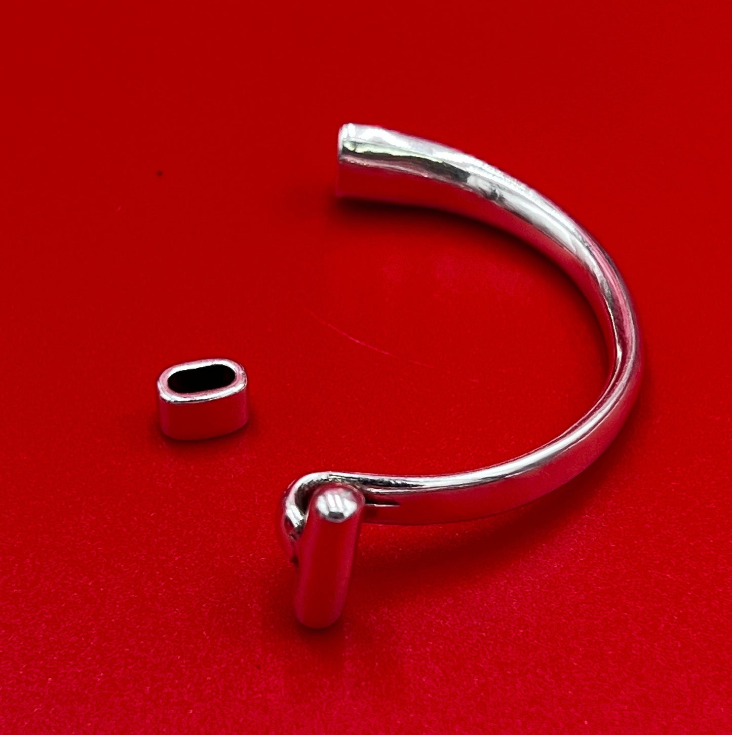 B0106>> MADE in EUROPE zamak half bracelet for 3mm round cord, silver half bracelet qty 1set