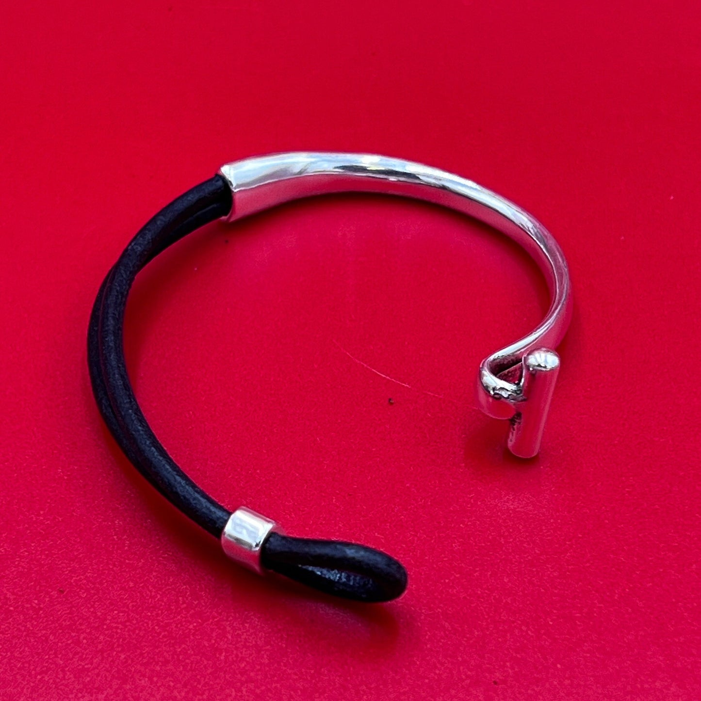 B0106>> MADE in EUROPE zamak half bracelet for 3mm round cord, silver half bracelet qty 1set