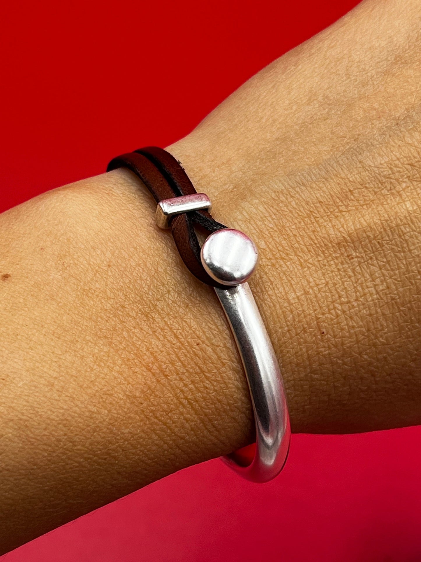 B0107>> MADE in EUROPE zamak half bracelet for 3mm flat cord, silver half bracelet qty 1set