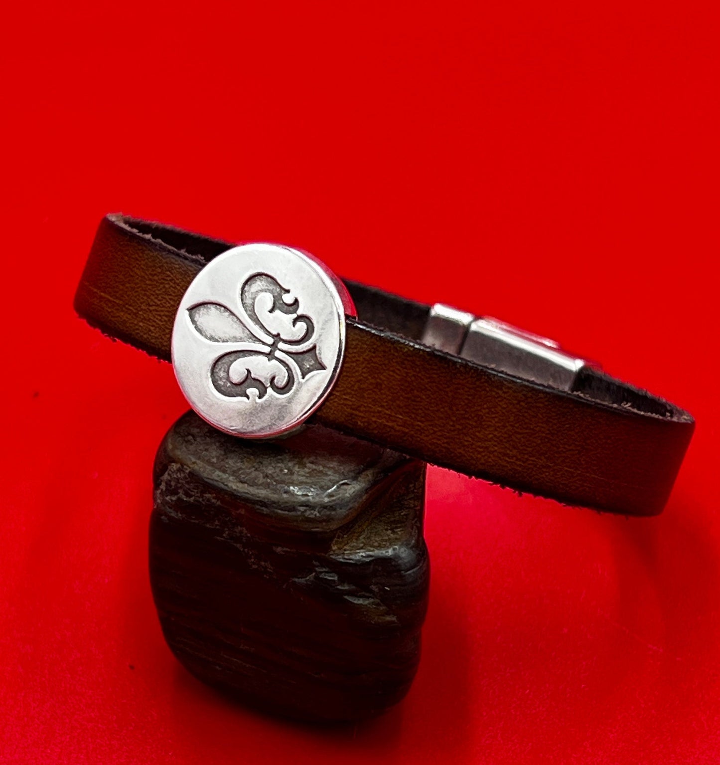 FS0629>>MADE IN EUROPE 2 zamak fleur de lis sliders for 10mm flat cord, 10mm flat cord flower sliders, Qty2