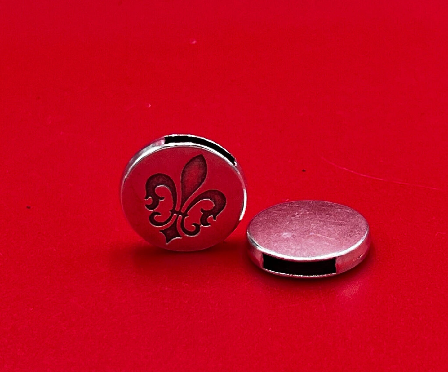 FS0629>>MADE IN EUROPE 2 zamak fleur de lis sliders for 10mm flat cord, 10mm flat cord flower sliders, Qty2