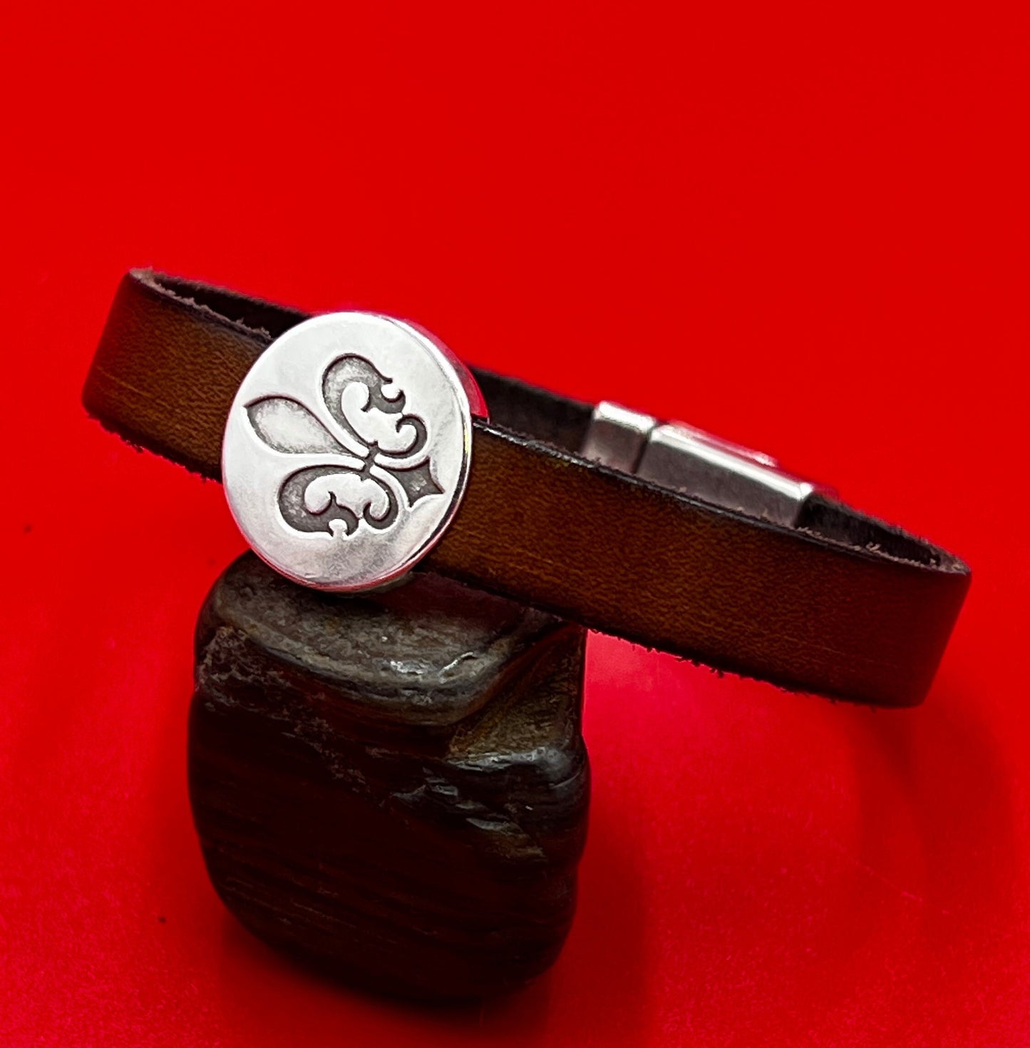 FS0629>>MADE IN EUROPE 2 zamak fleur de lis sliders for 10mm flat cord, 10mm flat cord flower sliders, Qty2