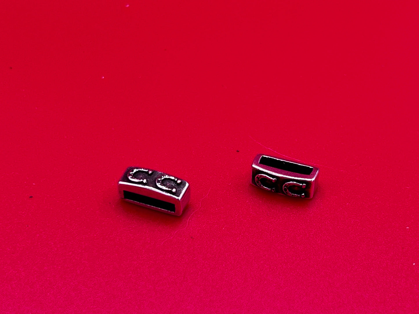 FS0632>>MADE in EUROPE 2 slider bars, 10mm  flat cord sliders with embossed horseshoe, Qty2