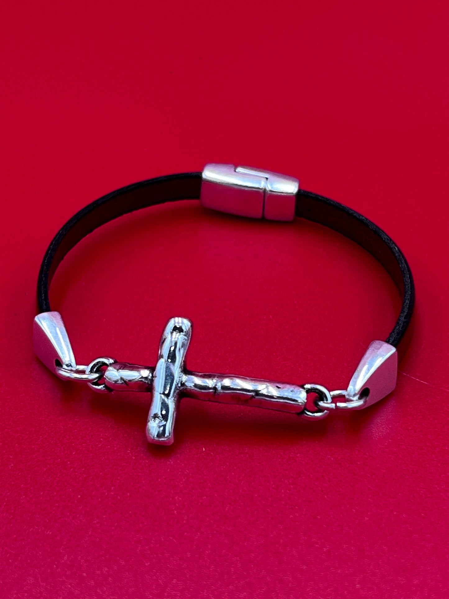 C0173>>MADE in EUROPE Zamak cross connector, bracelet hammered cross connector qty1