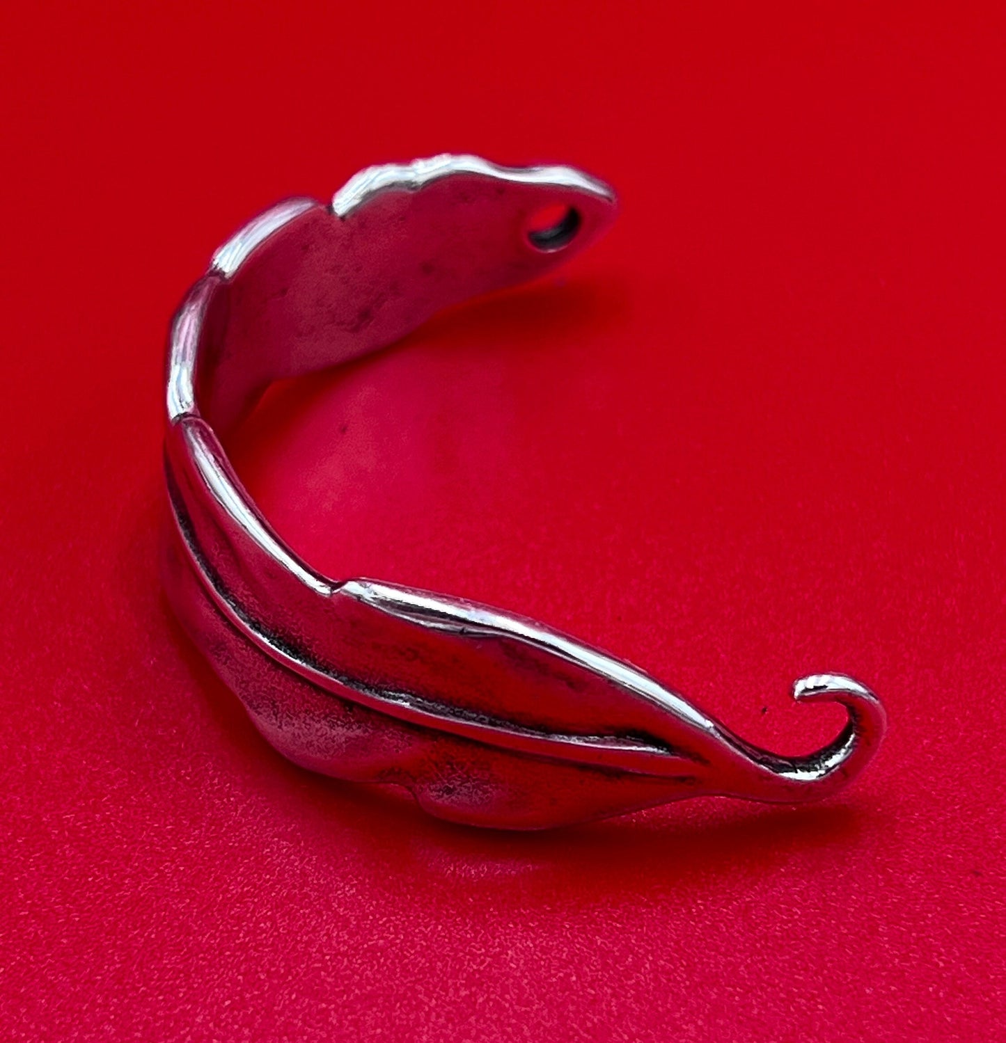 B0105>>MADE in EUROPE zamak half bracelet component, leaf half bracelet hook, Qty 1