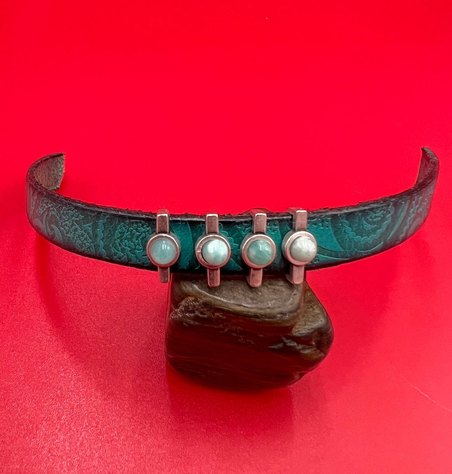 FS0639>>MADE IN EUROPE 4 zamak sliders with natural gemstone, 10mm flat cord slider with tiny natural stone cabochon, Qty4