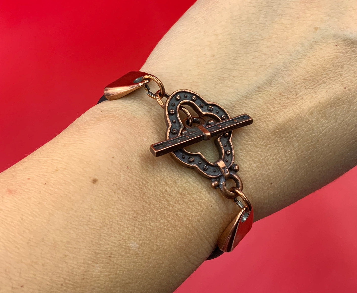 FC0320>>MADE in EUROPE Zamak toggle clasp for flat leather cord, Guinevere gold, silver or copper finished toggle clasp Qty1