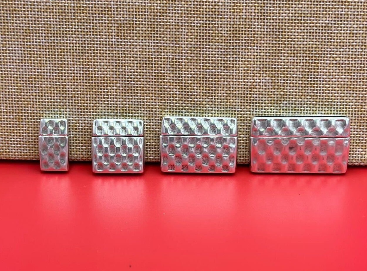 FC0427>>MADE in EUROPE Zamak clasp, 20mm flat cord clasp, hammered  clasp, silver clasp Qty1