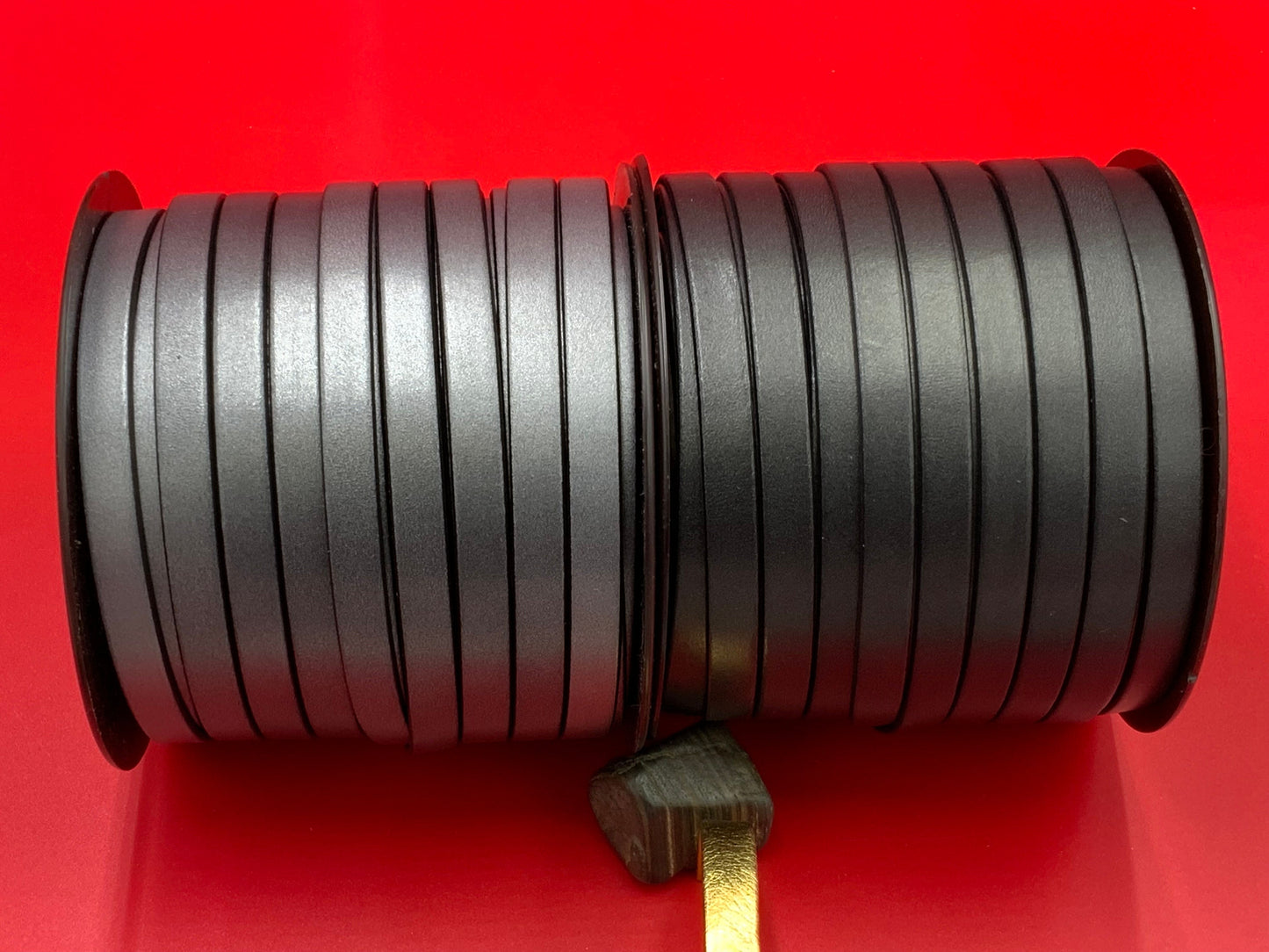 MADE IN SPAIN 24" 10mm flat leather cord, 10mm old silver and anthracite leather cord