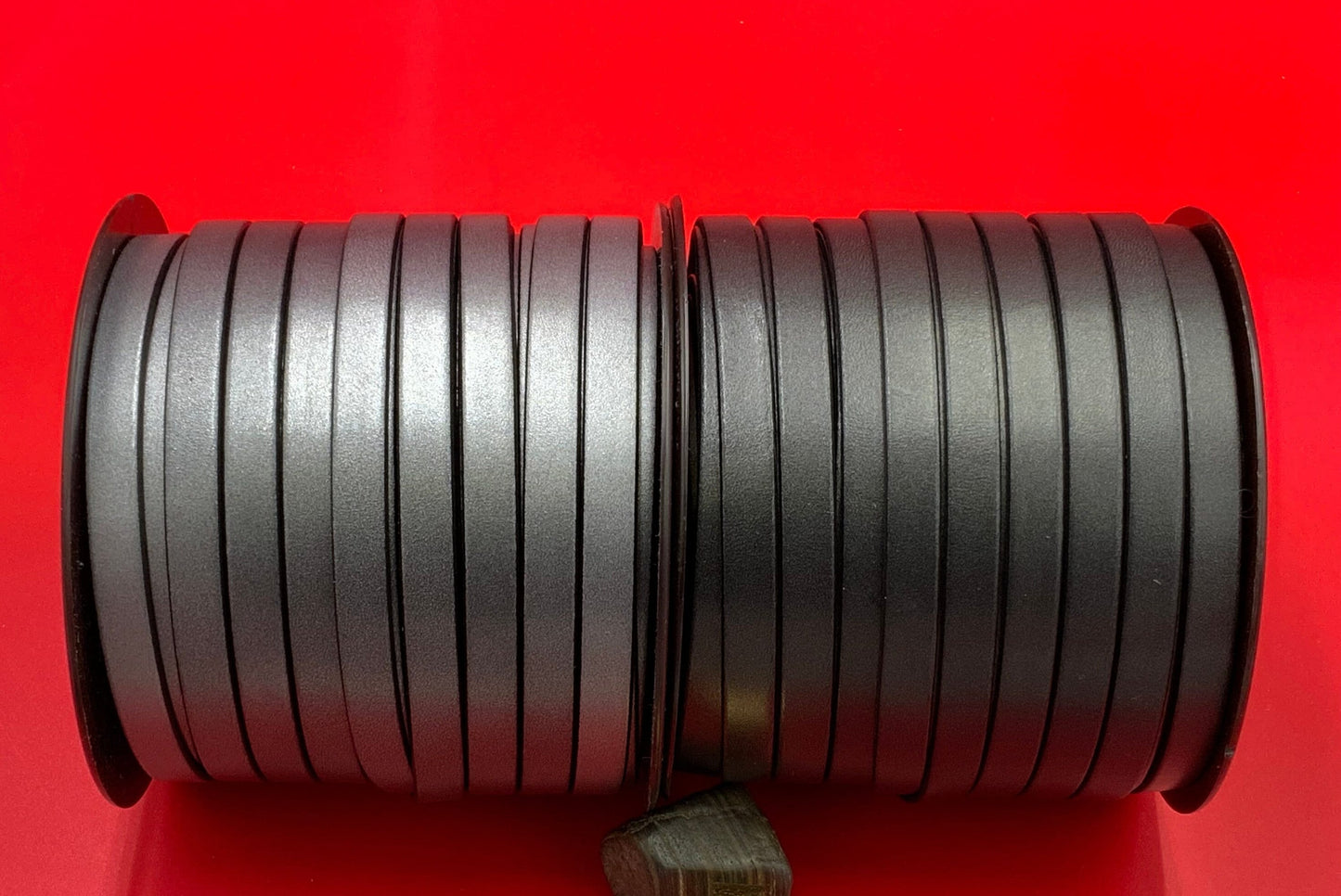 MADE IN SPAIN 24" 10mm flat leather cord, 10mm old silver and anthracite leather cord