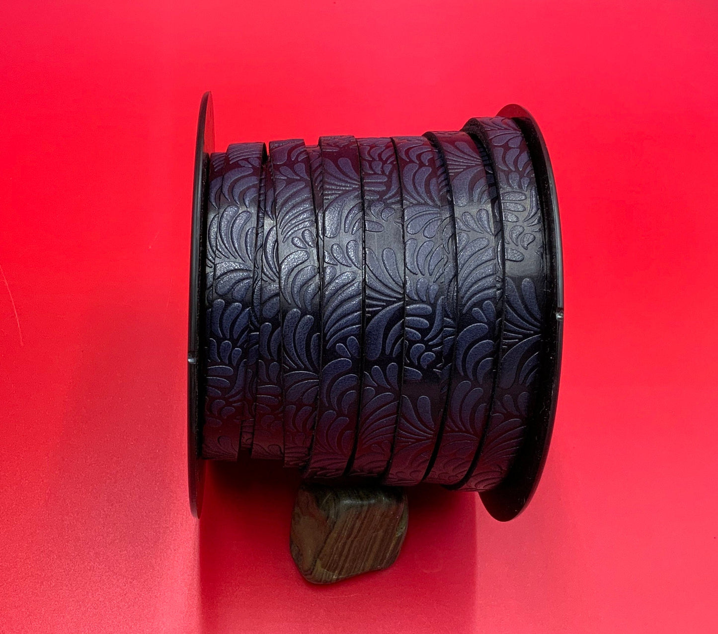 MADE in EUROPE 24'' flat 10mm engraved leather cord, 10mm flat leather cord, 10mm embossed leather cord (AR150/10/marino)