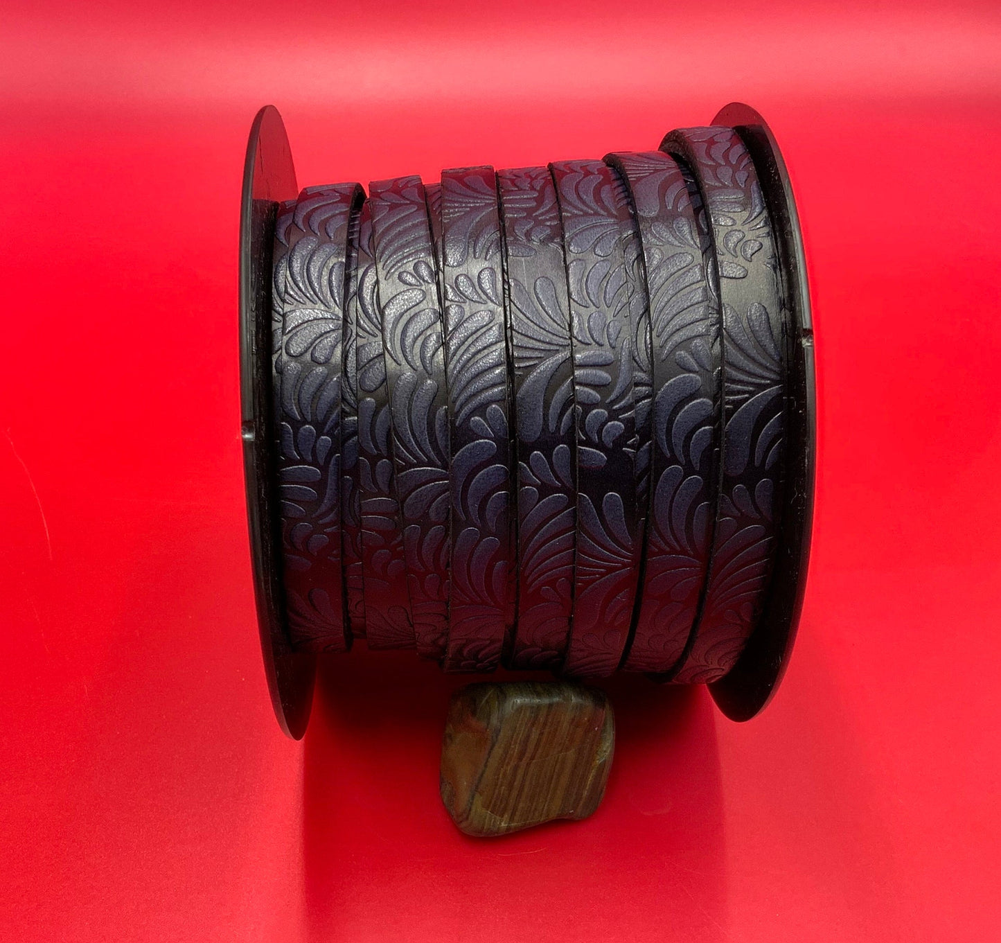 MADE in EUROPE 24'' flat 10mm engraved leather cord, 10mm flat leather cord, 10mm embossed leather cord (AR150/10/marino)