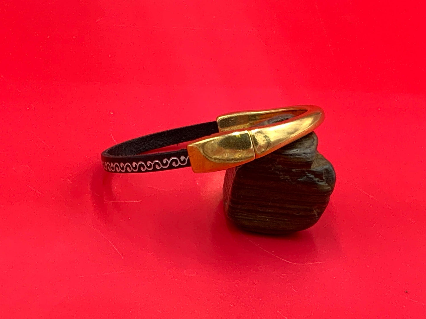B0073>>MADE IN EUROPE zamak half bracelet, half cuff, half bracelet for flat 5mm leather cord, Qty1