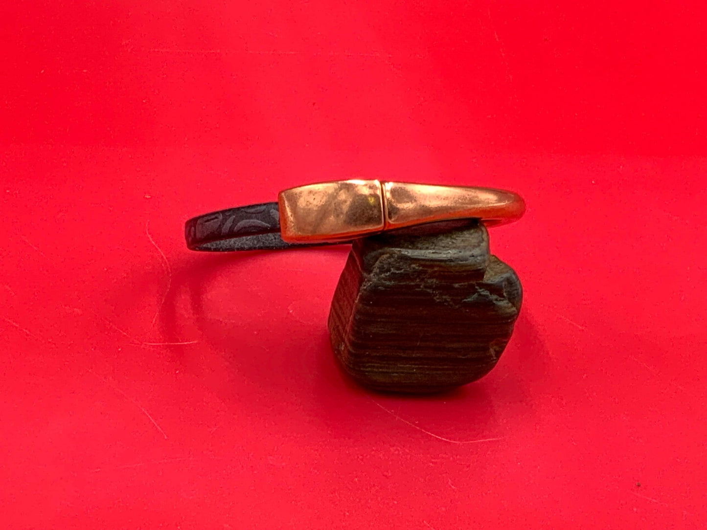 B0073>>MADE IN EUROPE zamak half bracelet, half cuff, half bracelet for flat 5mm leather cord, Qty1