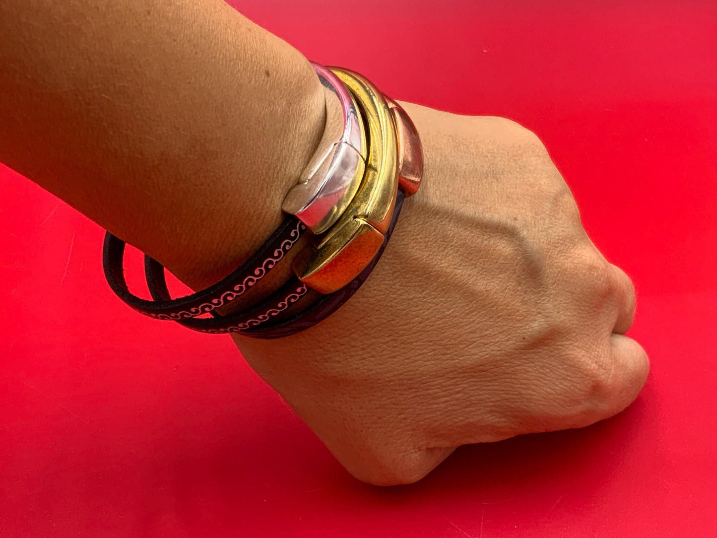 B0073>>MADE IN EUROPE zamak half bracelet, half cuff, half bracelet for flat 5mm leather cord, Qty1