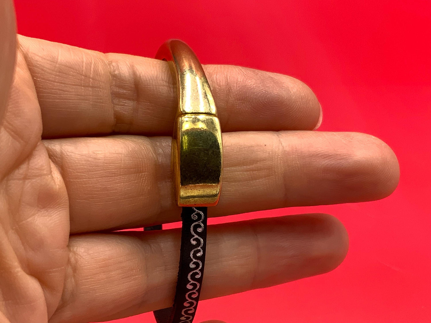 B0073>>MADE IN EUROPE zamak half bracelet, half cuff, half bracelet for flat 5mm leather cord, Qty1
