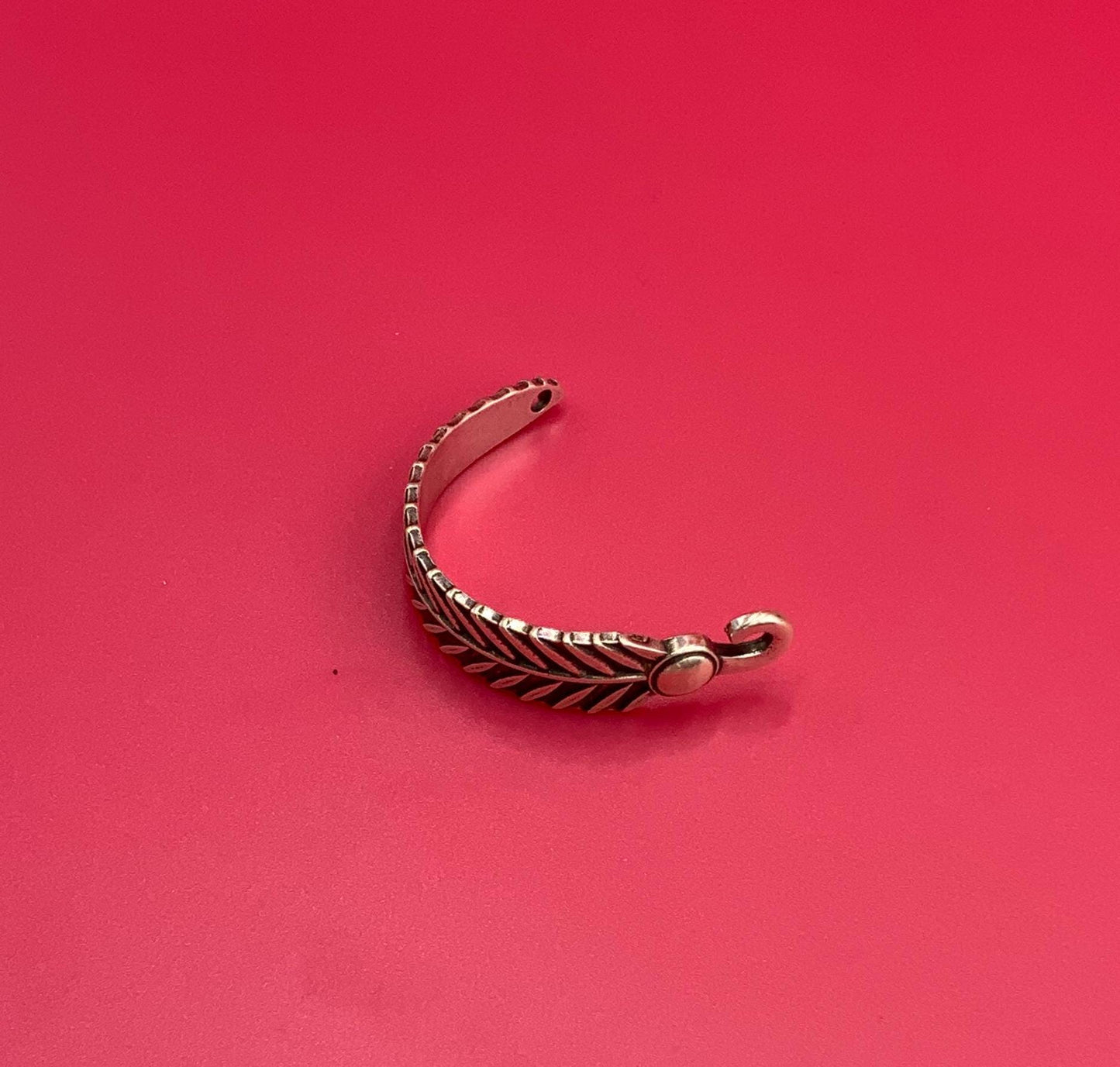 B0110>>MADE in EUROPE zamak leaf embossed half bracelet component, leaf half bracelet hook, Qty 1
