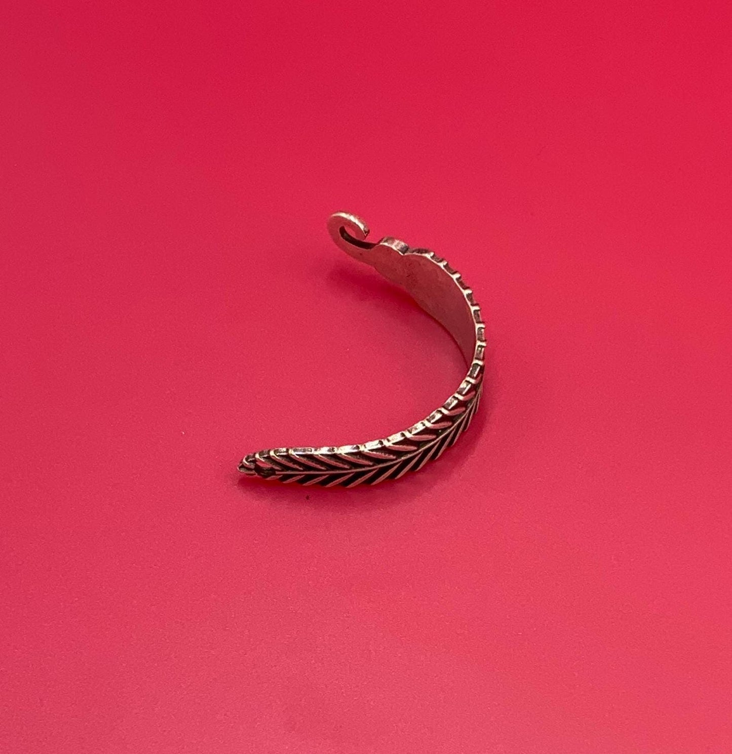 B0110>>MADE in EUROPE zamak leaf embossed half bracelet component, leaf half bracelet hook, Qty 1