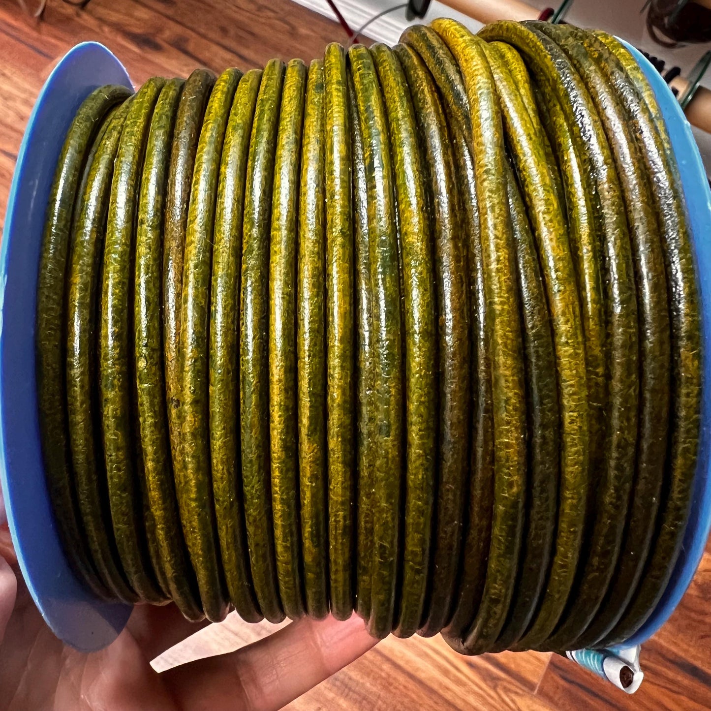 MADE IN SPAIN 1 yard round leather cord, olive green 4mm leather cord (4Anivca)