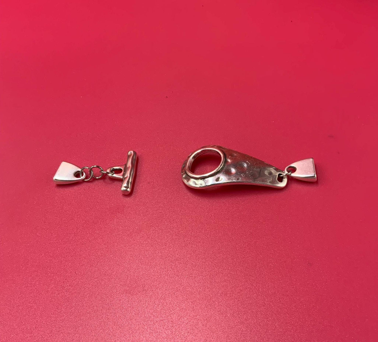 FC0439>>MADE in EUROPE zamak 10mm flat cord clasp, hammered toggle clasp, zamak 10mm clasp, Qty1