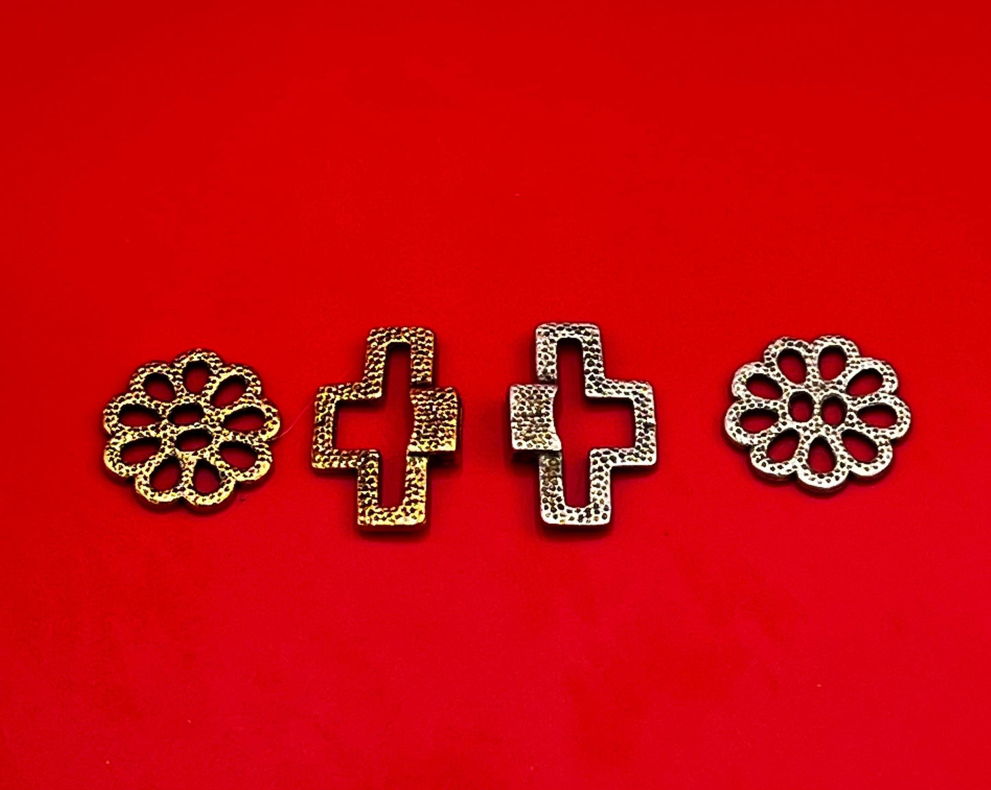 RC0249>> MADE IN EUROPE toggle clasp, hammered toggle clasp with flower, flower toggle clasp qty 1