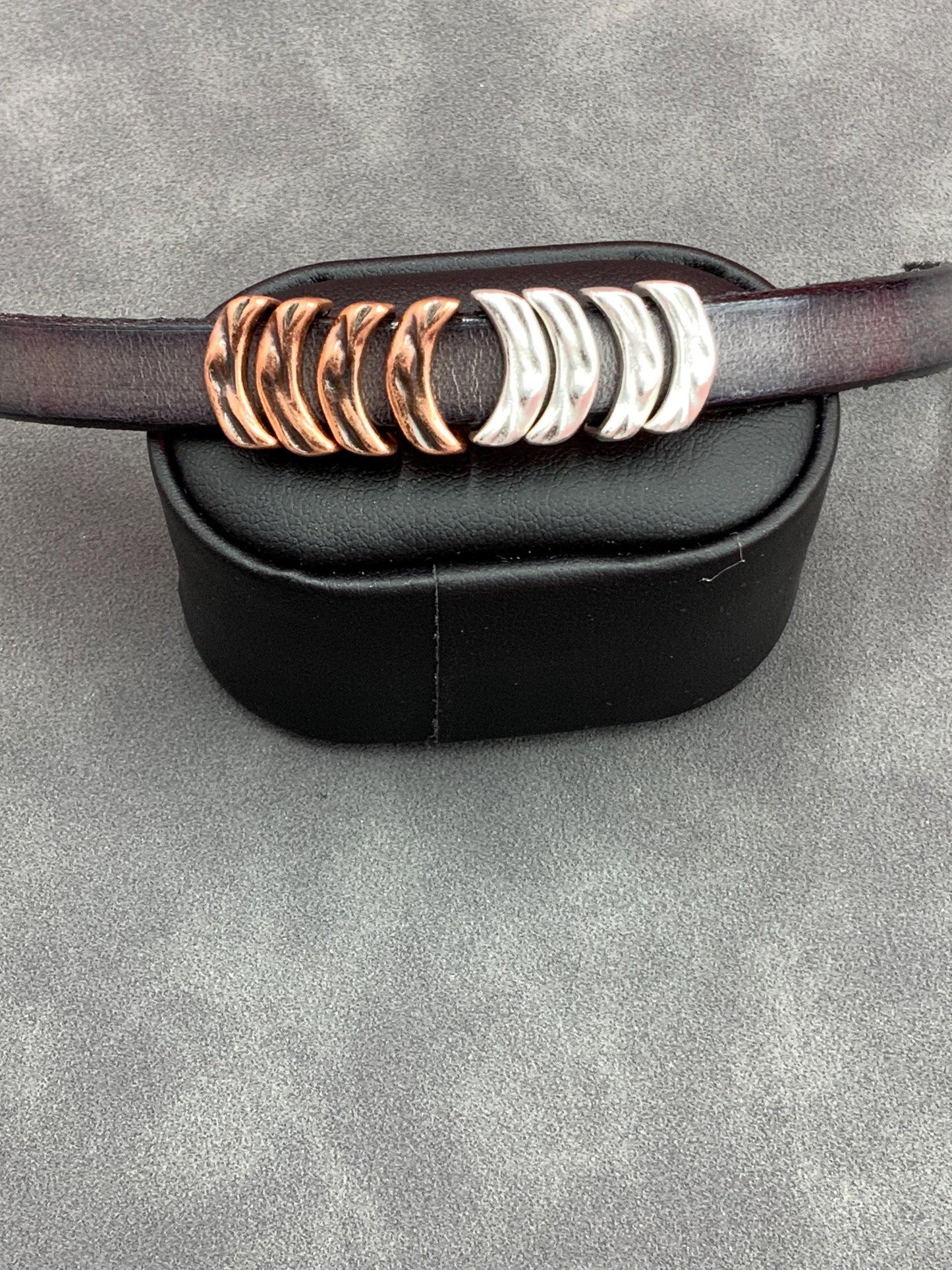FS0460>>MADE IN EUROPE 4 curved crimp able hammered sliders, 10mm flat cord sliders, crimp sliders Qty4