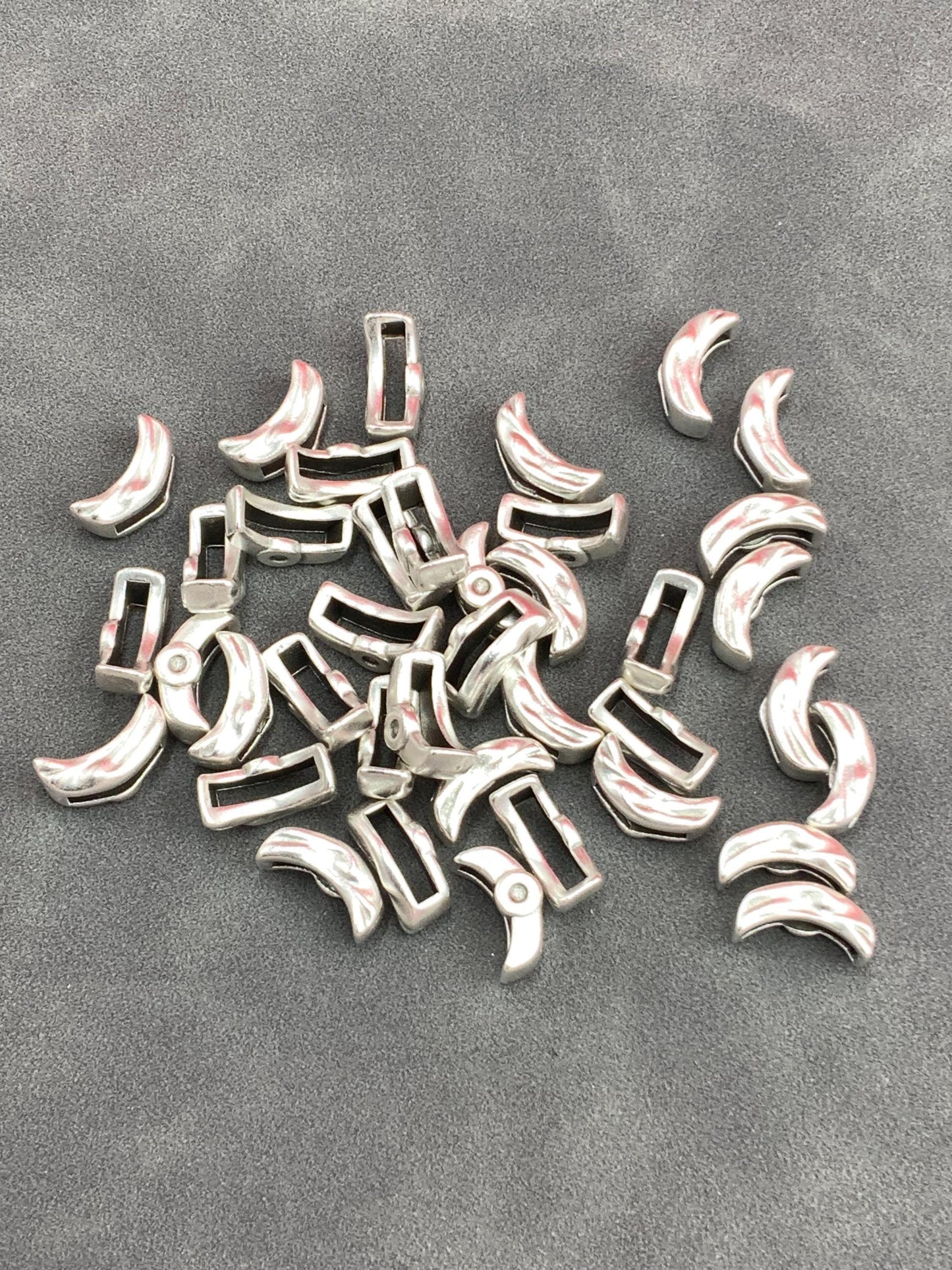 FS0460>>MADE IN EUROPE 4 curved crimp able hammered sliders, 10mm flat cord sliders, crimp sliders Qty4