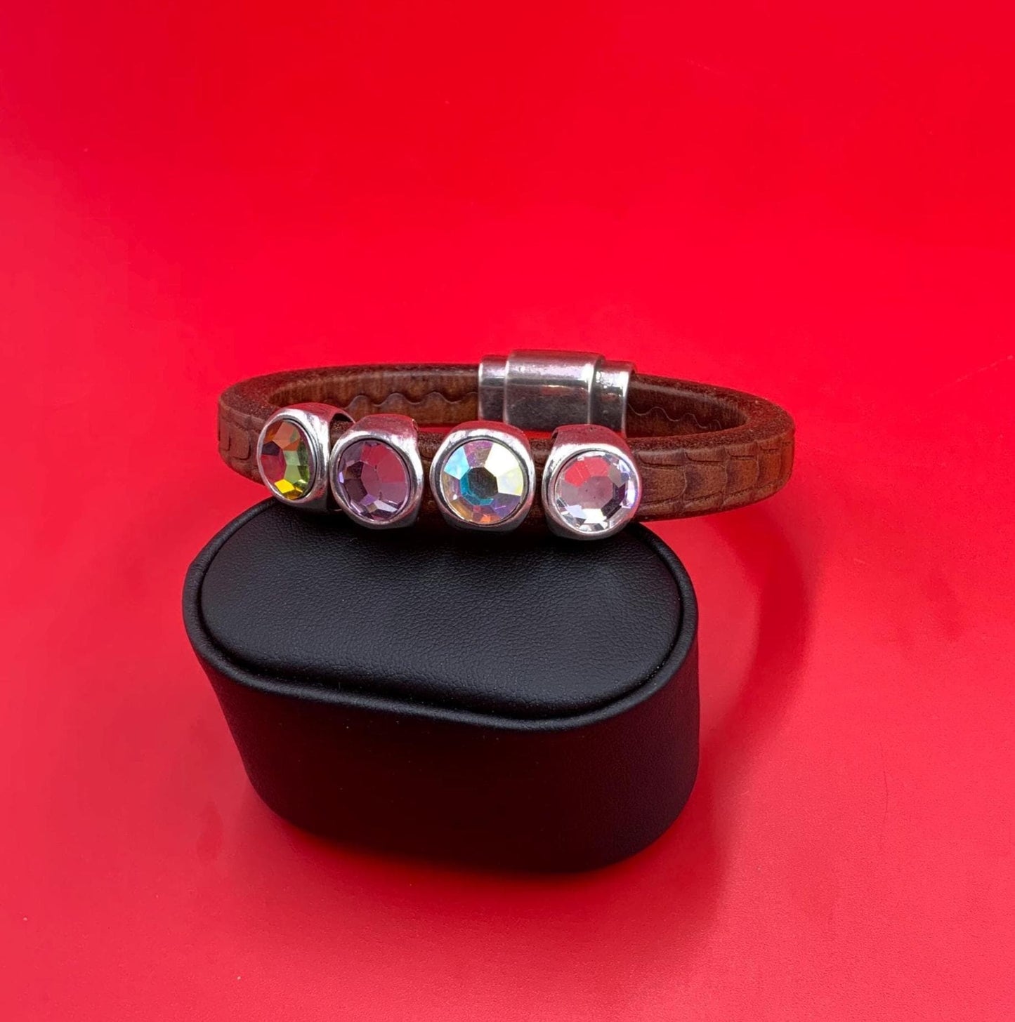 LS0114>> MADE in EUROPE licorice 2 sliders with Swarovski crystal cabochon Qty2