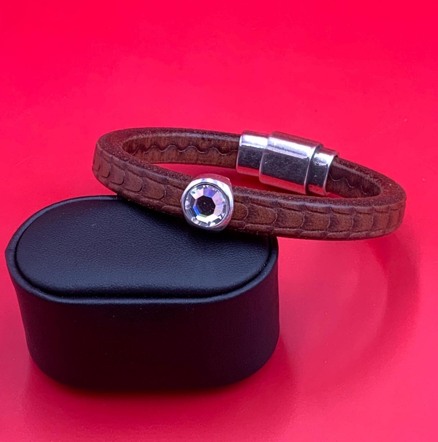 LS0114>> MADE in EUROPE licorice 2 sliders with Swarovski crystal cabochon Qty2
