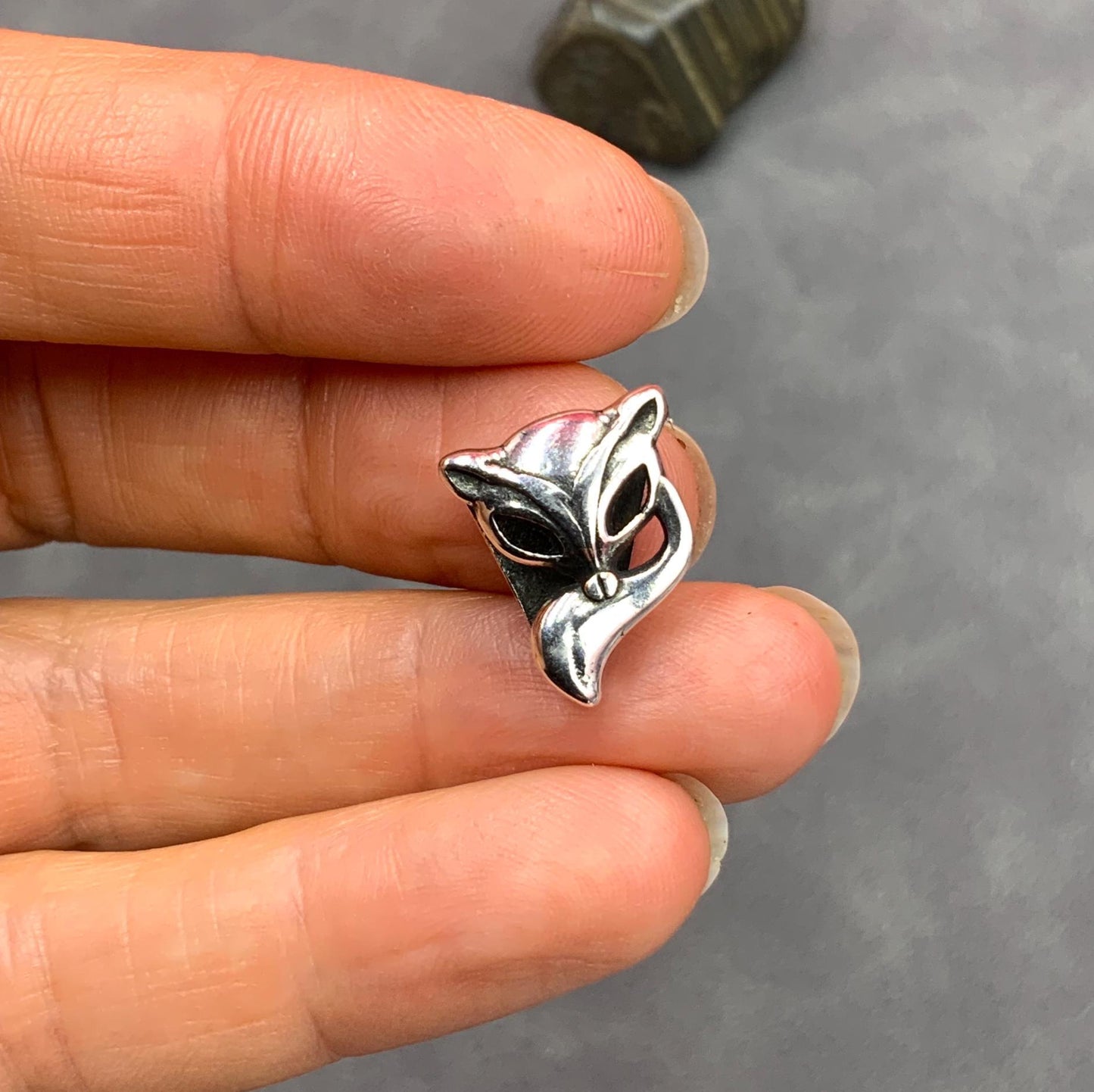 FS0669>>MADE IN EUROPE 2 zamak Fox sliders, cat slider, zamak cat slider, kitty slider for bracelet, 10mm flat cord slider Qty2