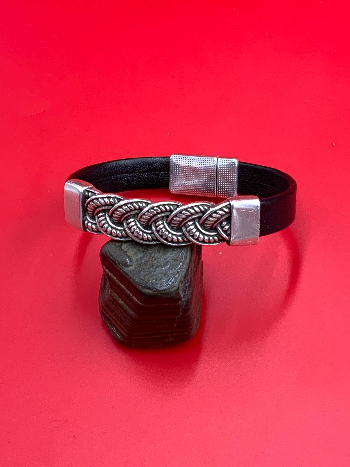 C0208>> MADE in EUROPE zamak connector, zamak embossed connector, zamak connector for 10mm flat leather cord qty1