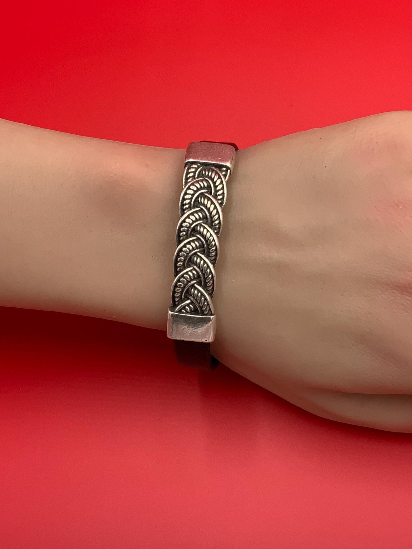 C0208>> MADE in EUROPE zamak connector, zamak embossed connector, zamak connector for 10mm flat leather cord qty1
