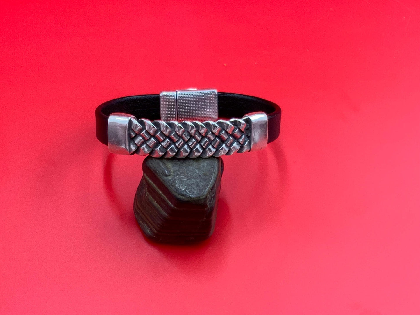 C0208>> MADE in EUROPE zamak connector, zamak embossed connector, zamak connector for 10mm flat leather cord qty1