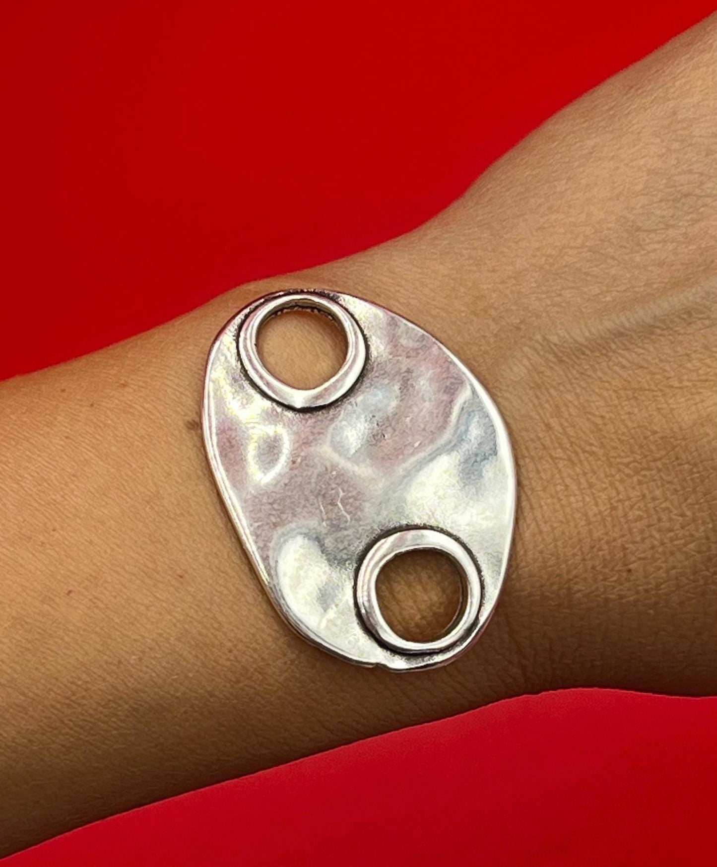 RC0262>>MADE in EUROPE zamak TOGGLE clasp, oval hammered toggle clasp, Qty1