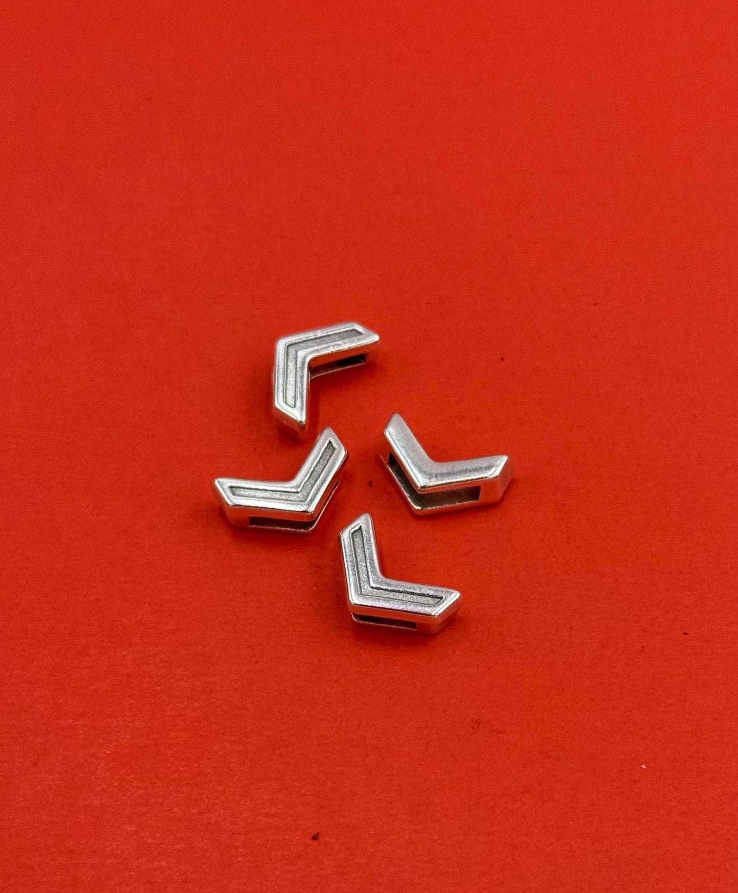 FS0675>>MADE in EUROPE 4 arrow sliders, 10mm leather cord sliders, 10mm arrow sliders