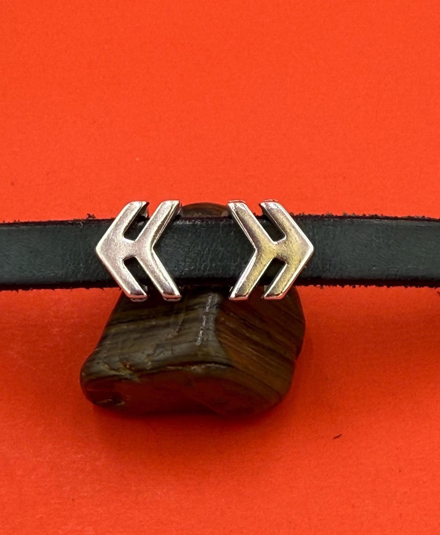 FS0678>>MADE in EUROPE 4 double arrow sliders, 10mm leather cord sliders, 10mm arrow sliders