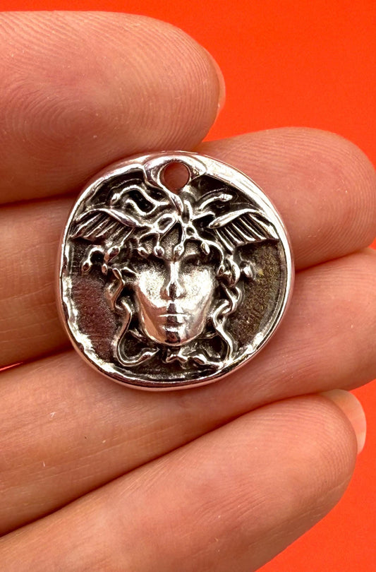 0413>> MADE in EUROPE 2 zamak Medusa charms, silver Medusa charms, Medusa coin charm Qty2