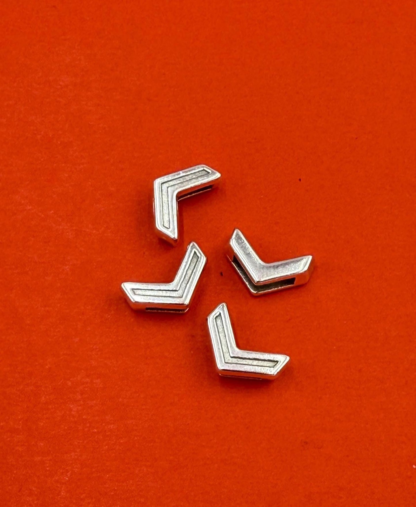 FS0675>>MADE in EUROPE 4 arrow sliders, 10mm leather cord sliders, 10mm arrow sliders