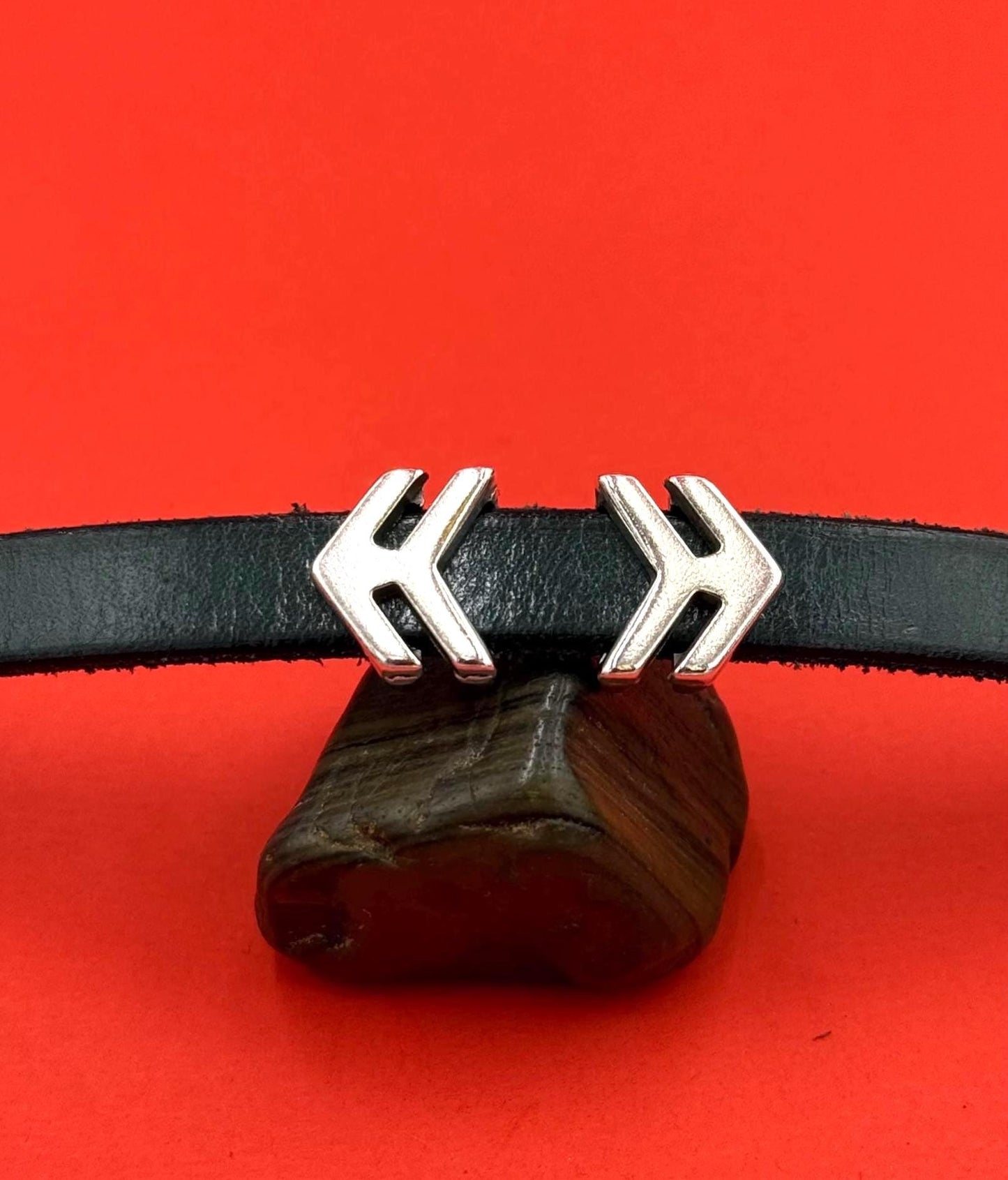 FS0678>>MADE in EUROPE 4 double arrow sliders, 10mm leather cord sliders, 10mm arrow sliders