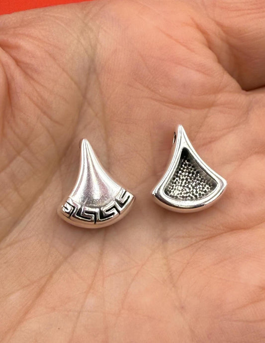 0414>>Made in Europe 2 Zamak triangular charms with Greek key pattern, meander pattern charms Qty 2