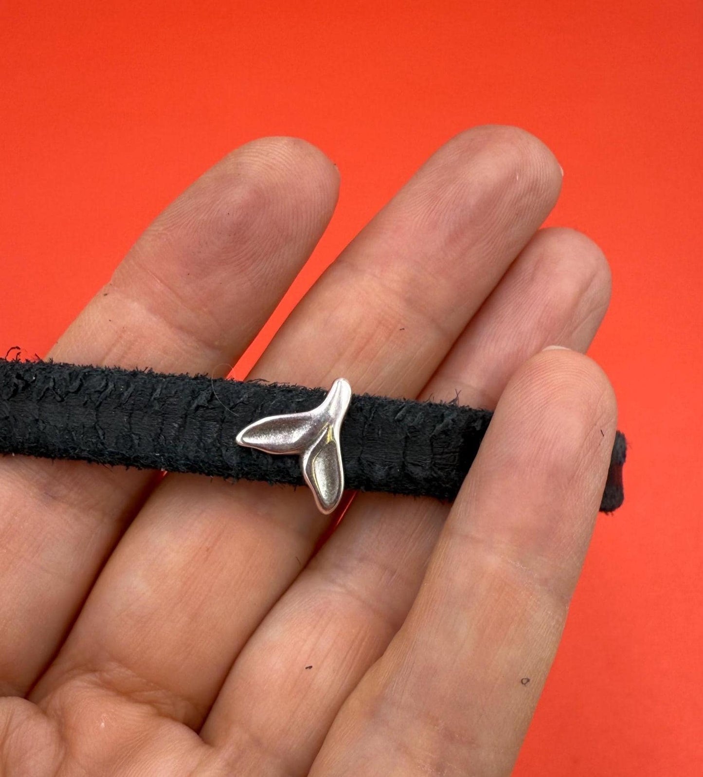 FS0682>>MADE IN EUROPE 2 zamak whale tail sliders, sliders for flat cord, 10mm flat cord fish tail slider Qty2