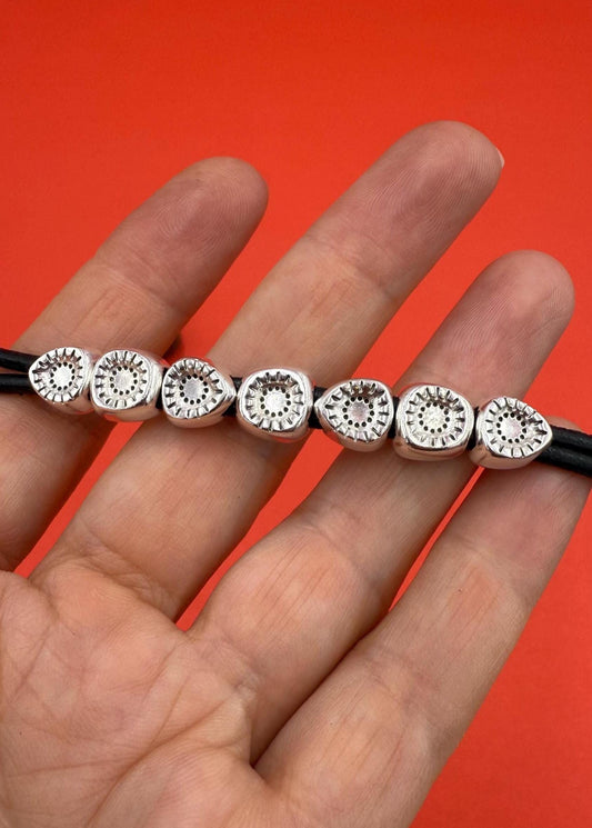 FS0685>> MADE in EUROPE 4 zamak 5mm sliders, 5x2.5mm zamak slider, irregular slider for 5mm cord  Qty4